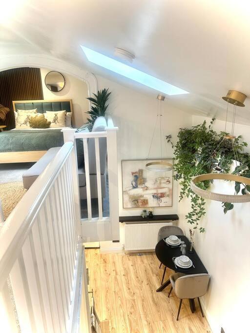 Cosy Stylish Studio Apartment Trowbridge Exterior photo