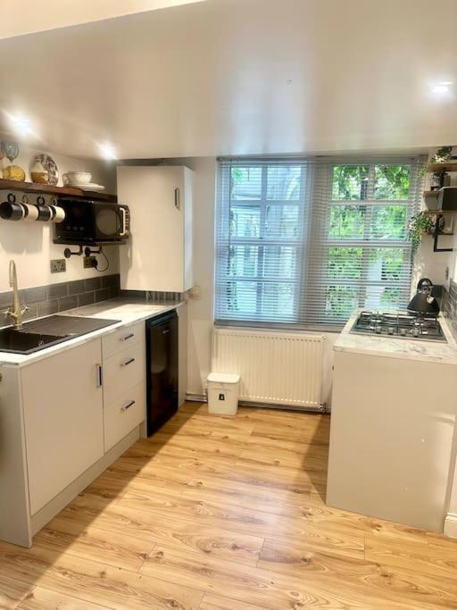 Cosy Stylish Studio Apartment Trowbridge Exterior photo