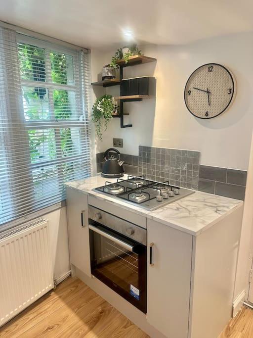 Cosy Stylish Studio Apartment Trowbridge Exterior photo