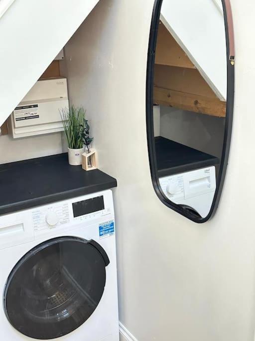 Cosy Stylish Studio Apartment Trowbridge Exterior photo